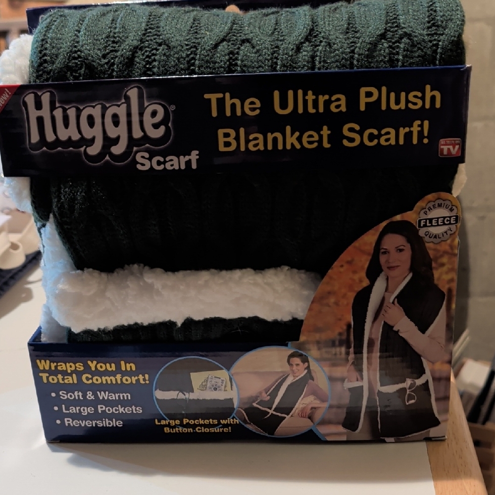 Huggle Ultra Plush Blanket Scarf